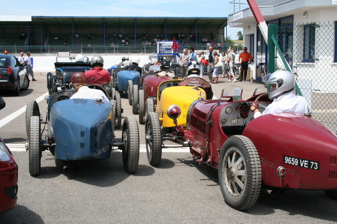 Dpart Bugatti sur circuit (Grand prix de l'age d'or 2007)