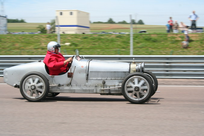 Bugatti sur circuit (Grand prix de l'age d'or 2007)