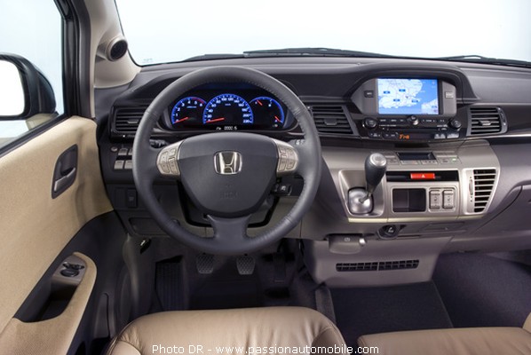 Nouvelle Honda FR-V (Mondial de l'auto 2006)