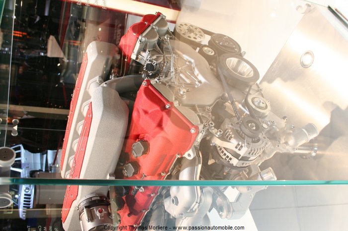 moteur v12 ferrari 2010 (Mondial de l'automobile 2010)