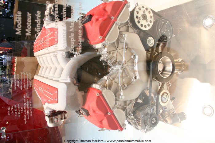moteur v12 ferrari 2010 (Mondial de l'auto 2010)