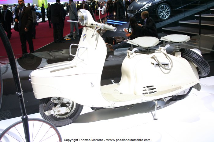 peugeot scooter s 57 b 1957 (Mondial de l'automobile 2010)