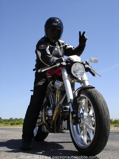ULTRABIKE Wakan Hundred Roadster (Moto - Salon du Tuning 2008)