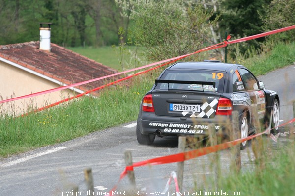 19 - BOUHOT - Opel Astra (Rallye Lyon Charbonnieres)