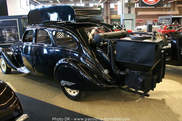 Peugeot 402 B Limousine Gazogne 1940 (Salon Voiture de collection Retromobile 2009)