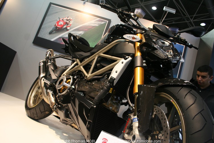 moto ducati (ducati au salon 2 roues de Lyon 2010)