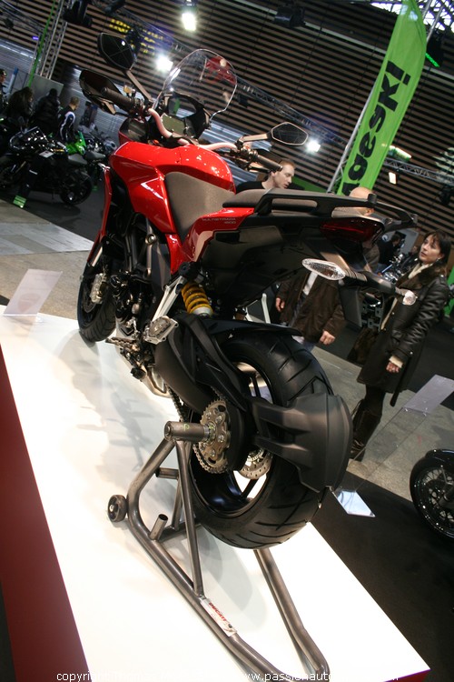 moto ducati (ducati au salon 2 roues de Lyon 2010)