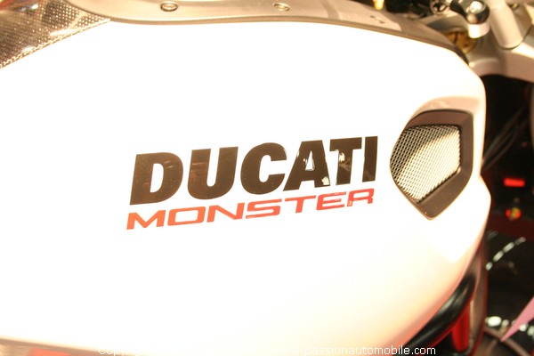 Moto Monster 1100 S Ducati Performance