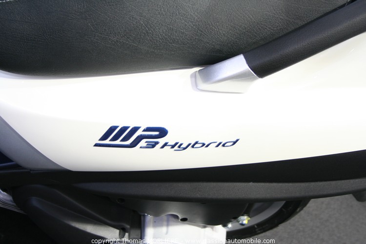 Piaggio MP3 Hybrid 2010 au salon de la Moto de Lyon 2010