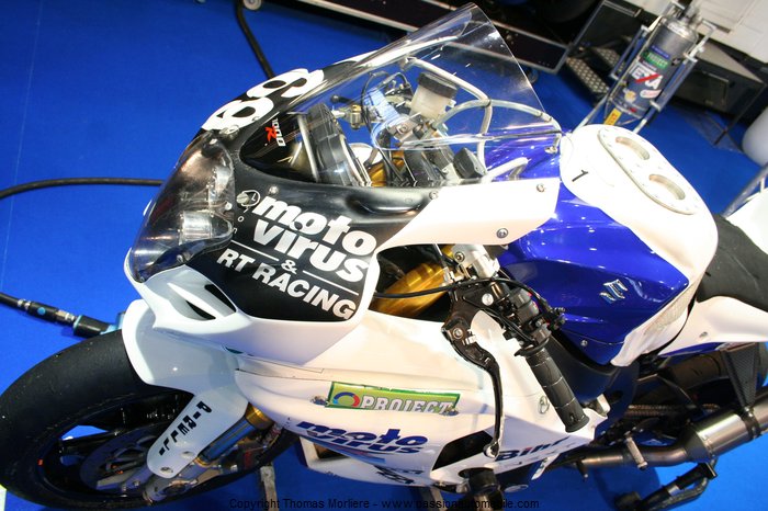 suzuki moto 2011 (Salon de la moto - 2 roues Lyon 2011)