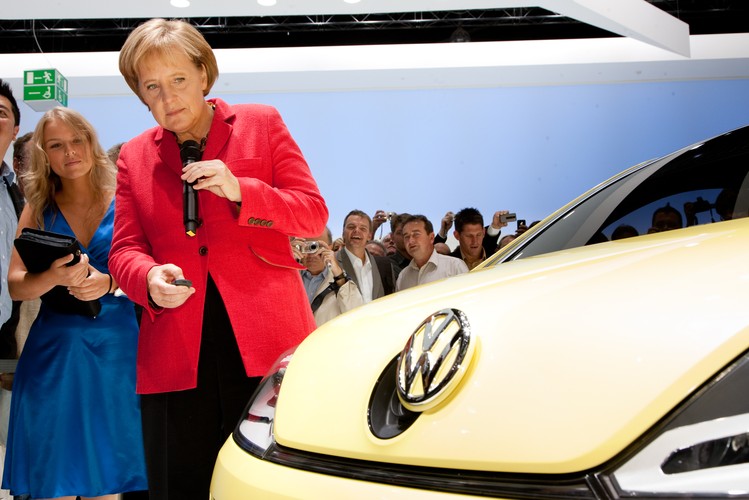 Volkwagen - Angela Merkel (Salon de Francfort 2009)