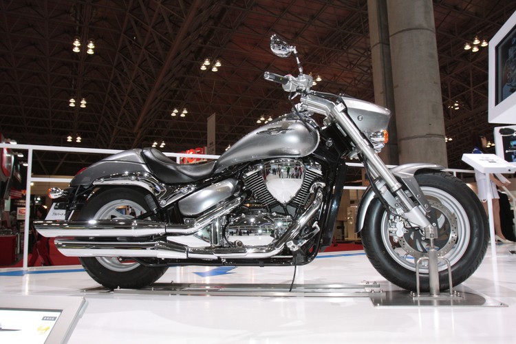 Suzuki BOULEVARD 400    (Salon automobile de Tokyo)