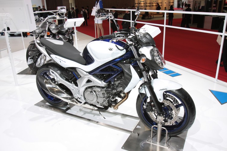 Suzuki GLADIUS400 ABS   (Salon de Tokyo 2009)