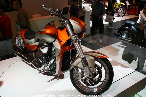 SUZUKI Intruder M 1800 R (2007) - Mondial de la Moto de Paris 2007 (Salon de la moto)